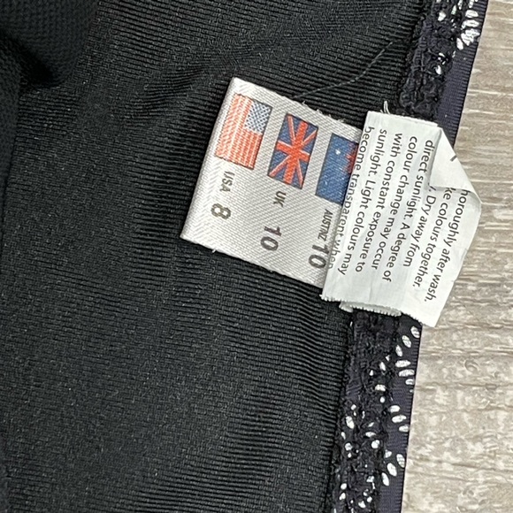 Bond Eye Australia Tankini Swim Top Size 8 Silver Black J11 - Picture 2 of 3